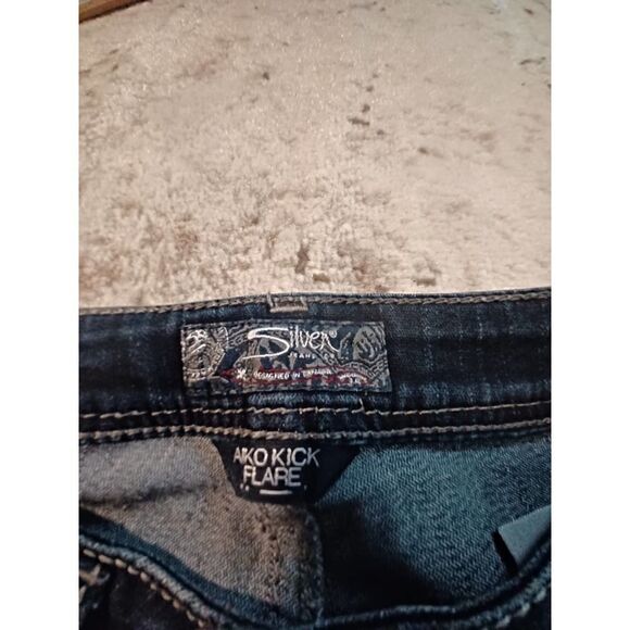 Silver Jeans Aiko Kick Flare Embroidered Denim Dark Wash Crop Jeans 25 - Picture 2 of 8